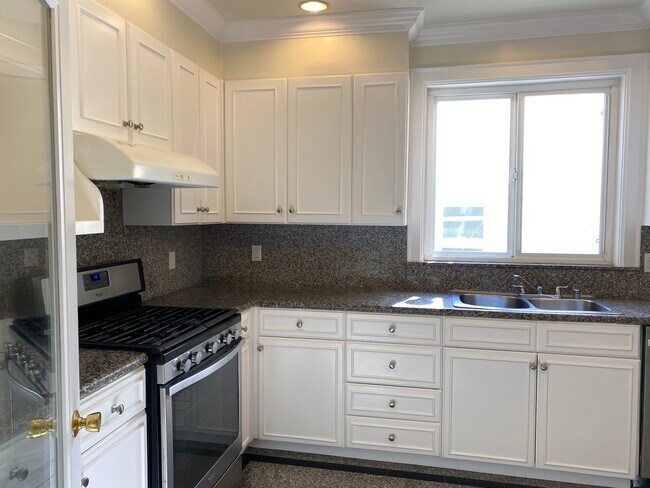 Kitchen 1 - 2359 20th Ave