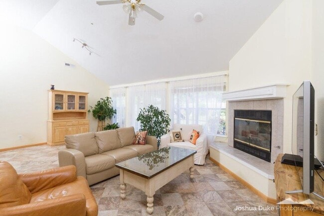 Foto del edificio - Available May 1st! 4-Bedroom, 2-Bathroom Home, Within walking distance of Root Elementary