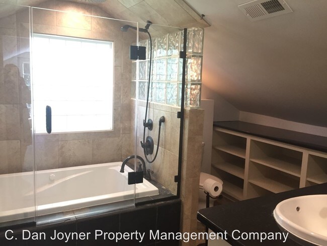 Building Photo - 106 Paris View Dr