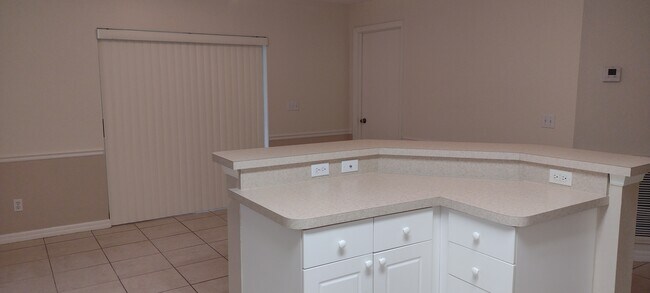 Foto del edificio - 7446 Pond Cir