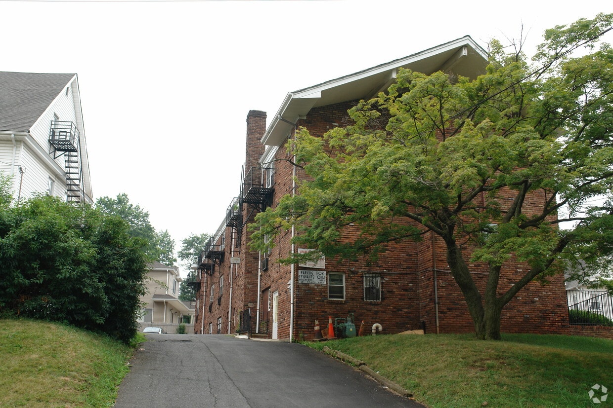 Building Photo - 229-235 Chilton St