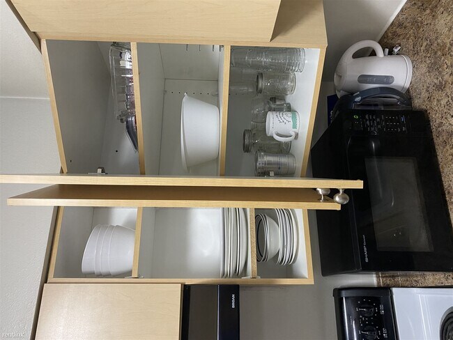 Foto del edificio - 1 br, 1 bath 4plex - 8520 Kluane Ave Apt 1