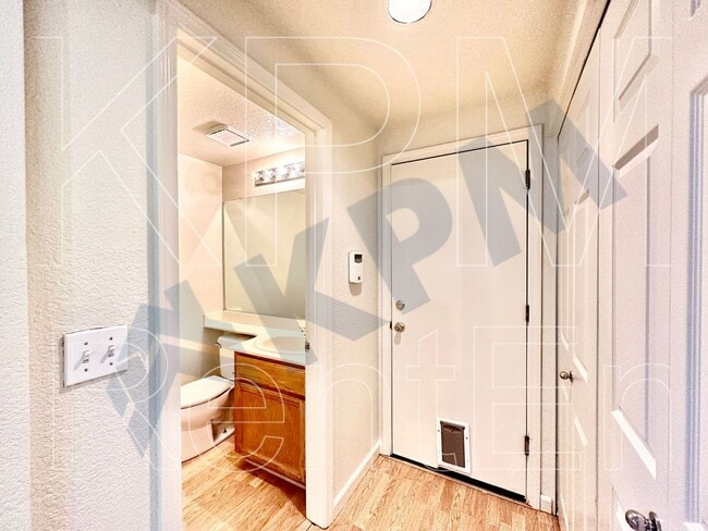 Building Photo - 3059 Carousel Cir