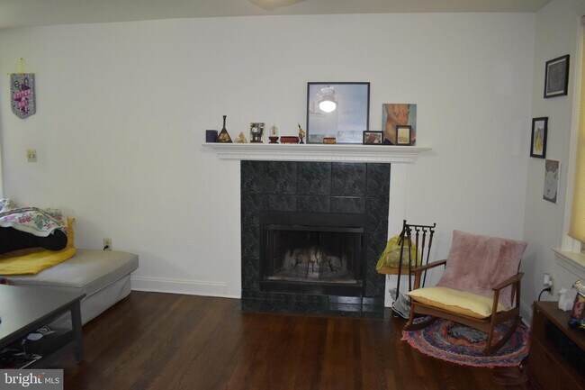 Building Photo - 606 Kromer Ave