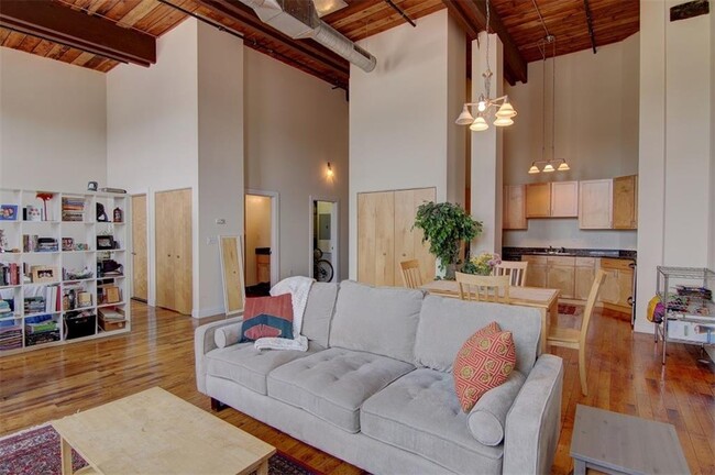 Building Photo - 589 Atwells Ave