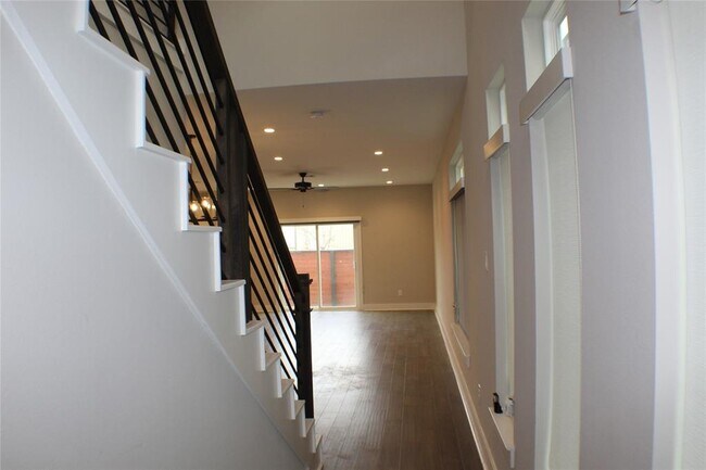 Foto del edificio - 16510 Oasis Mdw Ln
