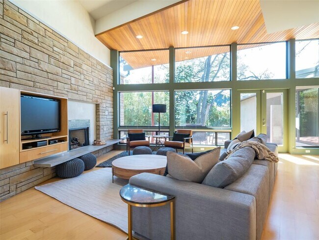 Foto del edificio - 2615 W 49th St