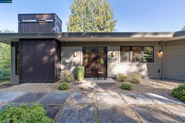 Building Photo - 68 Loma Vista Dr