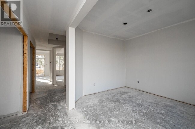 Building Photo - 30 Stienway St