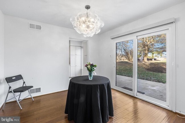 Foto del edificio - 106 Bernard Ct