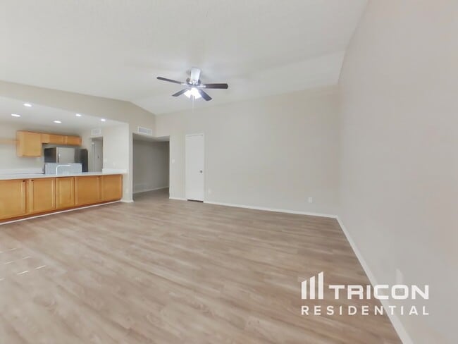 Building Photo - 13601 N 41st St
