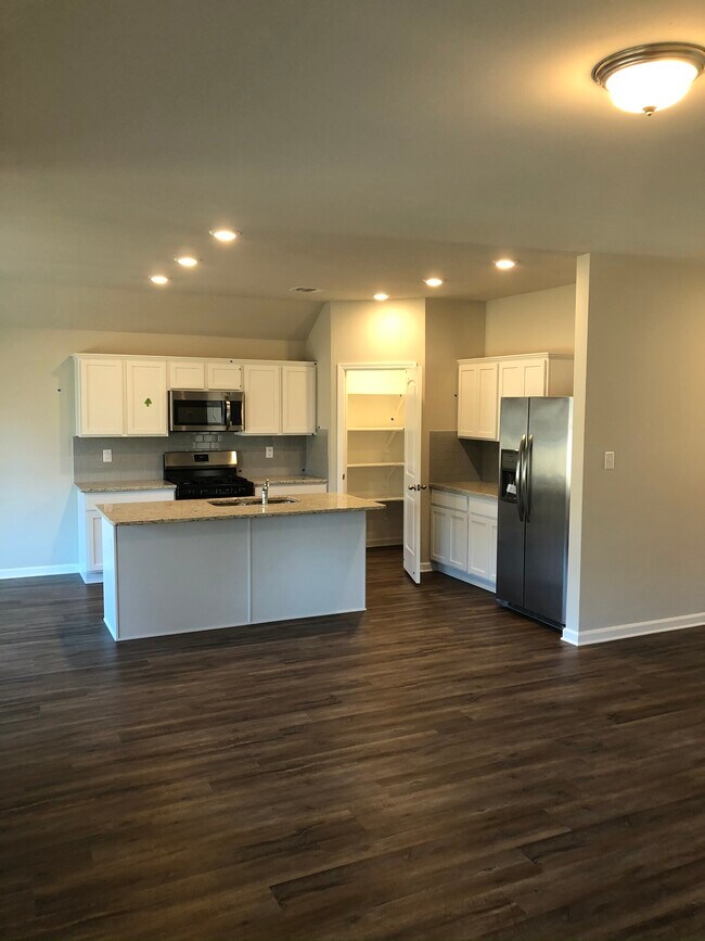 Building Photo - 75721 Rickelin Dr