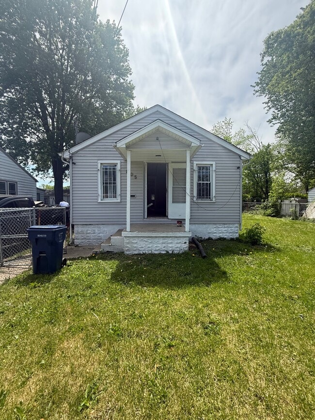 Building Photo - 805 Waldman Ave