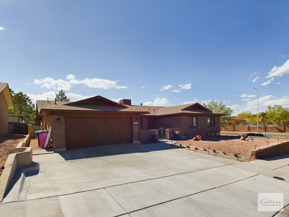 Primary Photo - Beautifully Remodeled single Level Home Av...