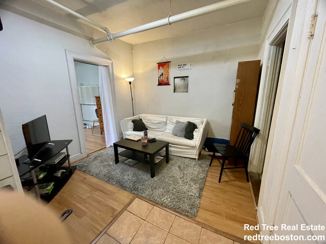Foto principal - 281 Corey Rd