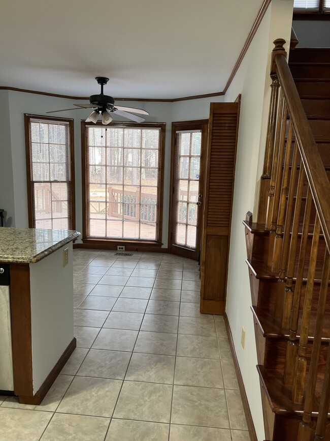 Eat-in Breakfast Nook - 9324 Fieldstone Ct