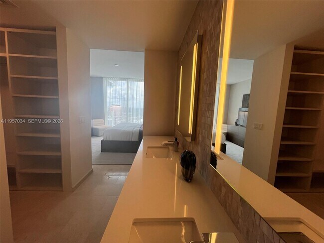 Foto del edificio - 88 SW 7th St