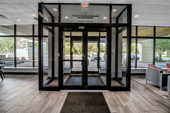 Foto del edificio - 200 Lakefront Blvd