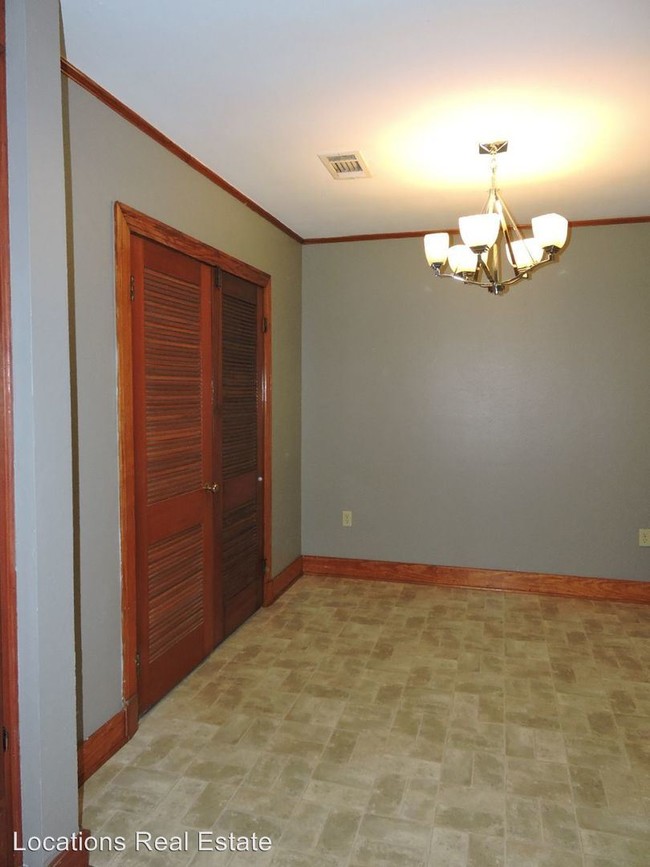 Building Photo - 675 Finchley Ave