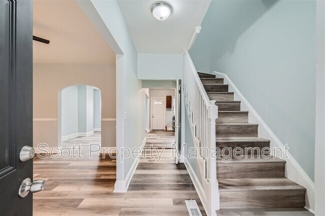 Foto del edificio - 3042 Mayfield Avenue