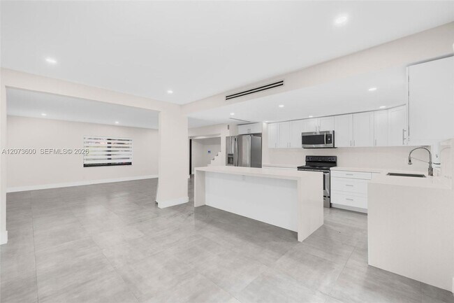 Building Photo - 345 Sarto Ave
