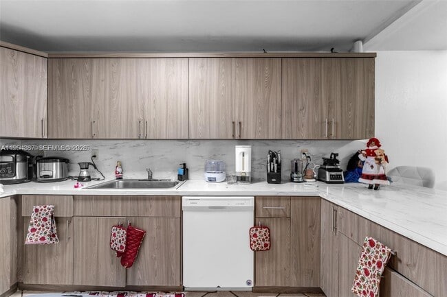 Foto del edificio - 10000 NW 80th Ct