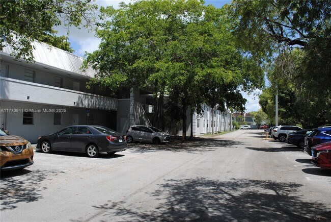 Building Photo - 17255 SW 95th Ave