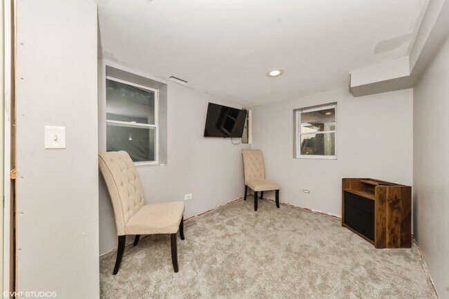 Building Photo - 3633 N Nordica Ave