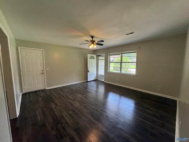 Foto del edificio - 5020 Ortega Cir NW