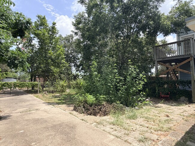 Building Photo - 5030 Bonner Dr