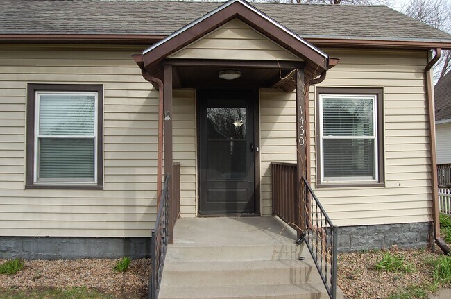 Foto del edificio - Cute & clean and close to campus!