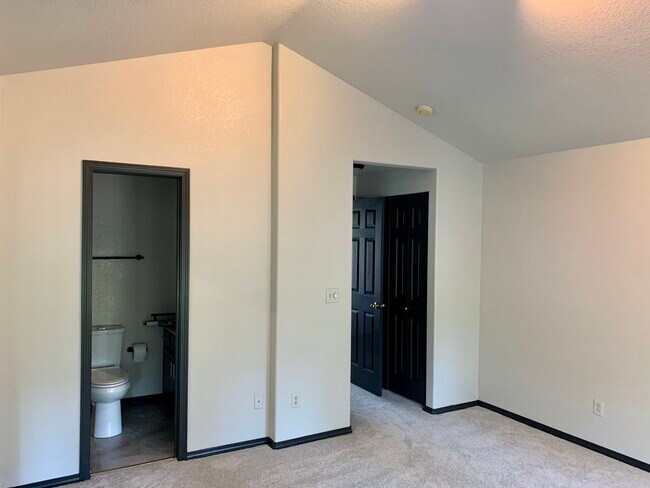 Building Photo - 21415 SE Alder Ct