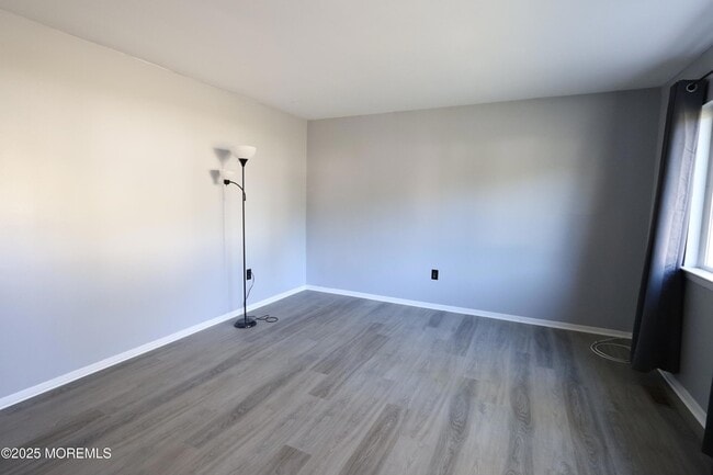 Building Photo - 207 Coville Dr