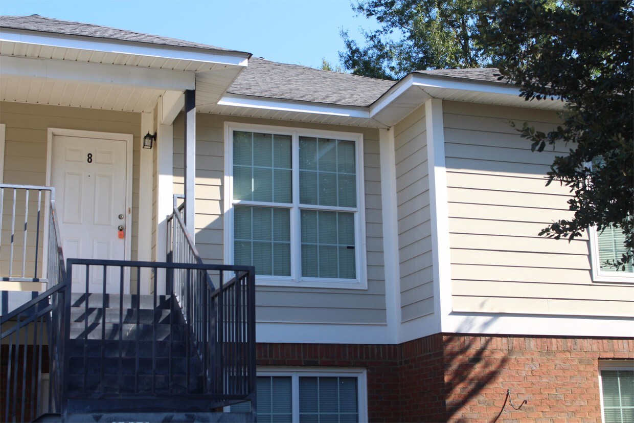 Primary Photo - 2533 Hilltop Dr
