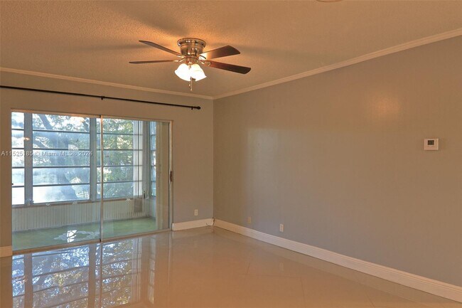 Foto del edificio - 3530 NW 52nd Ave