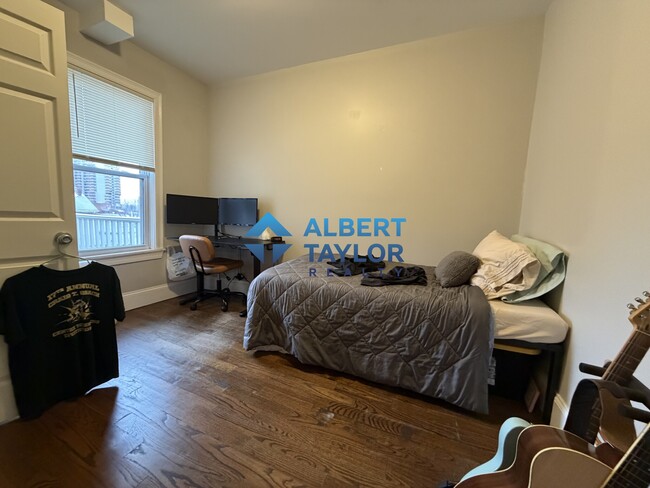 Bedroom #1 - 29 Darling St