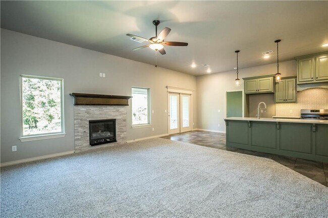 Foto del edificio - 2801 Cypress Springs Blvd