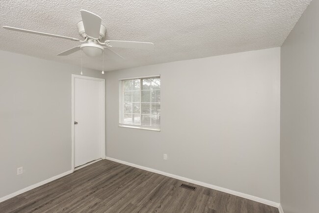 Foto del edificio - 30 Wayland Ct