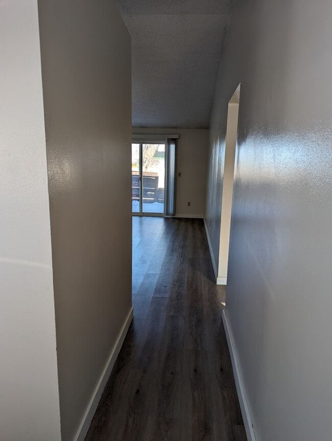 Foto del edificio - Eastland Duplex