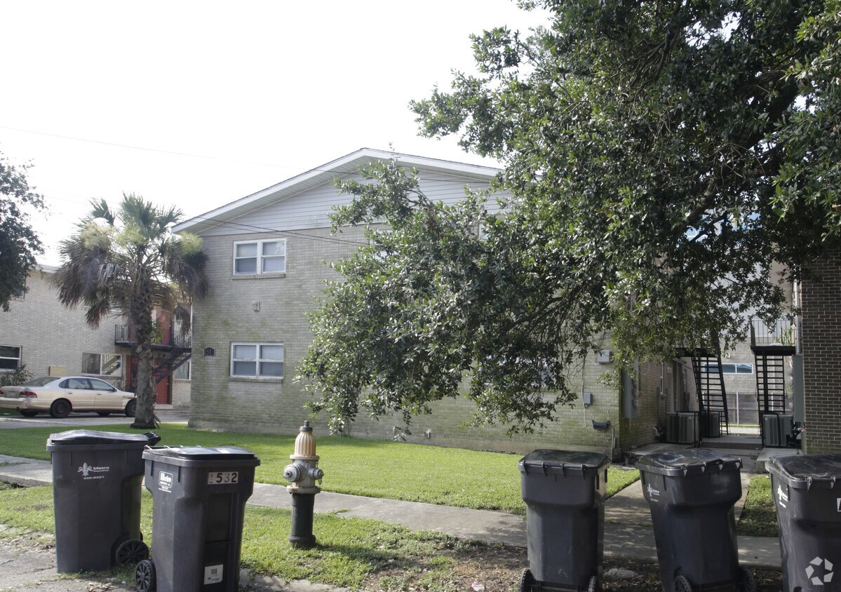 Building Photo - 1516 Aviators St