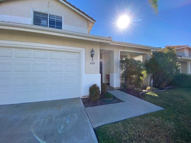 Building Photo - Beautiful Spacious 3BR/2.5BA Located in th...