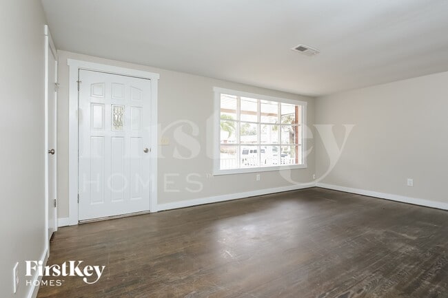 Building Photo - 4715 Glenn St