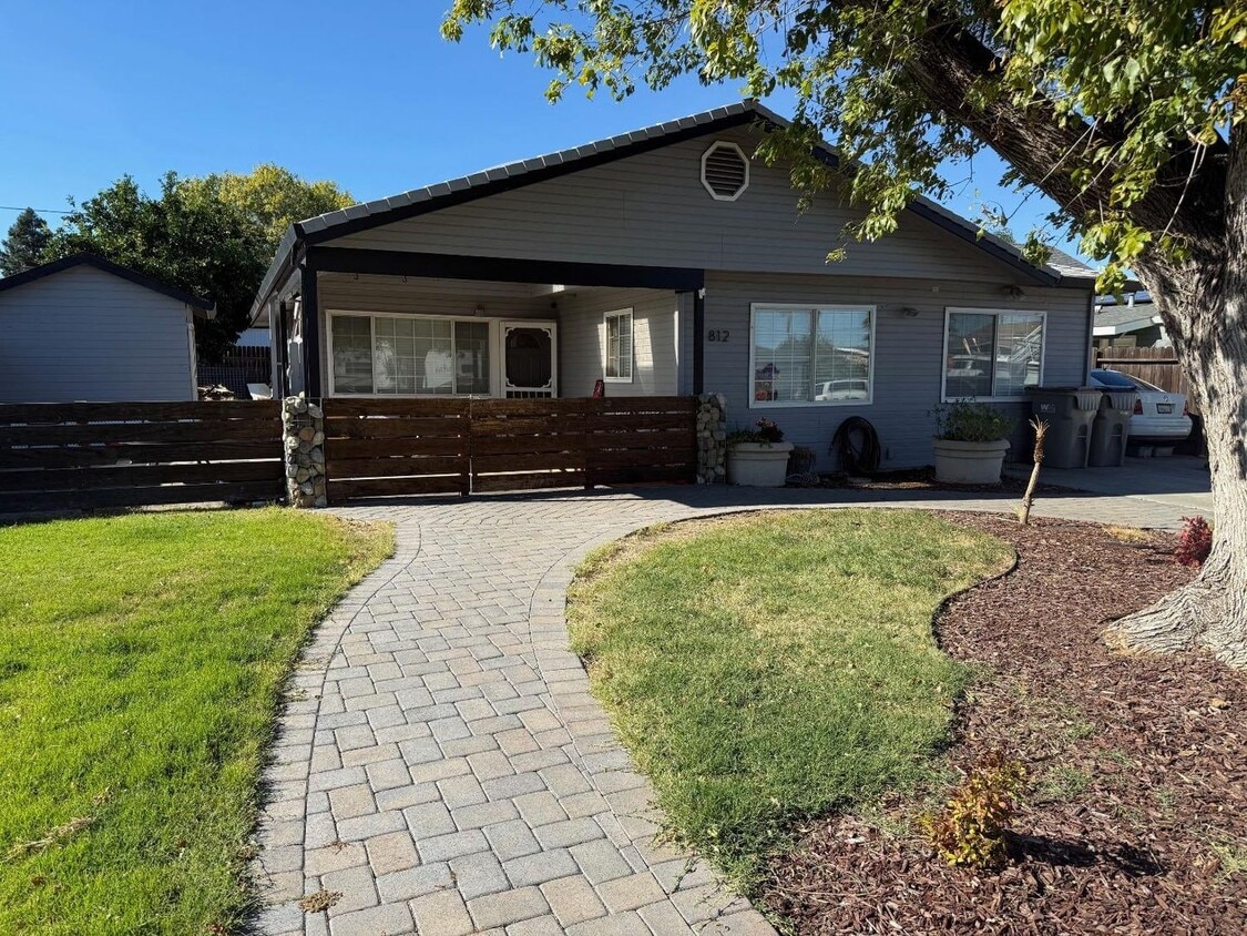 Foto principal - 3 Bedroom home in Winters