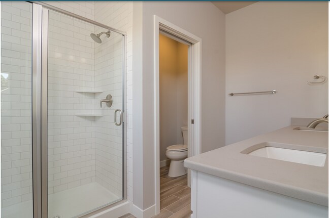 Foto del edificio - 615 Clear Pond Way
