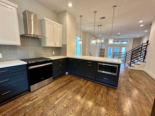 Foto del edificio - For Lease | 3 Bed, 2 Bath | 2,139 Sq Ft | Greater Heights |