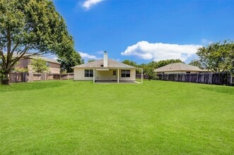 Building Photo - 21611 Country Club Green Way