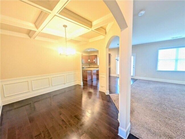 Building Photo - 690 Collingsworth Ln NE