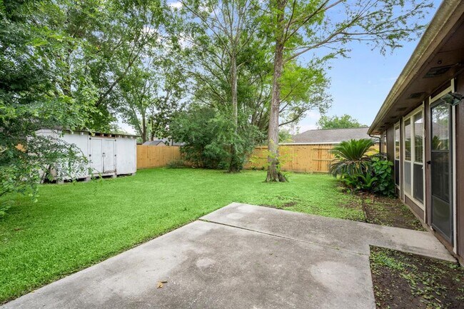 Building Photo - 302 Foxtail Ct