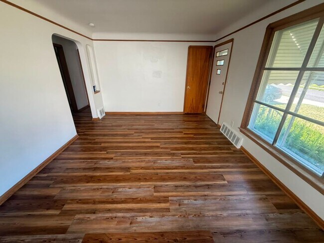 Foto del edificio - 16011 Maplewood Ave