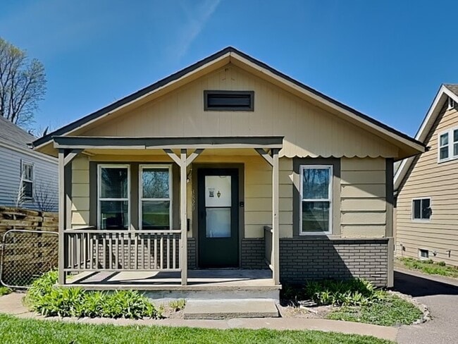 Building Photo - 3820 Jackson St NE